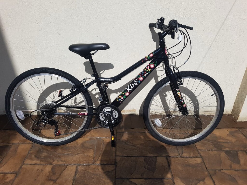 APOLLO KINX GIRLS BIKE LIKE BRAND NEW 